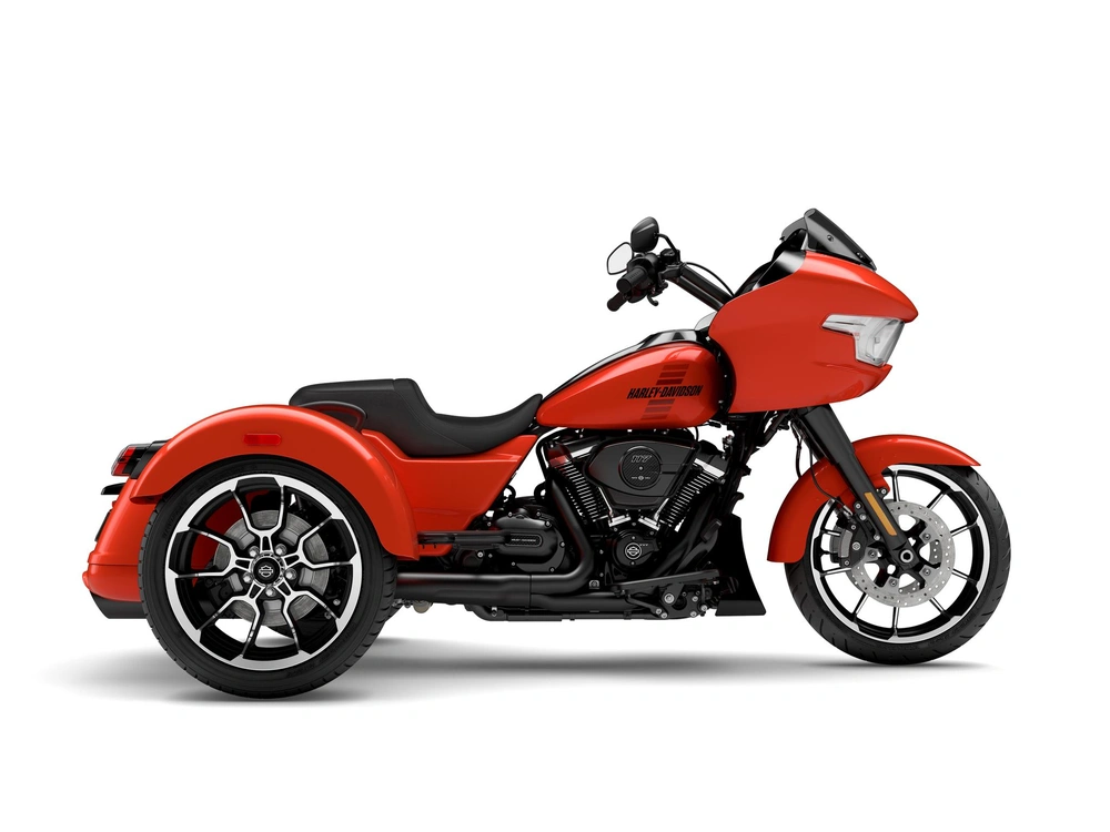 2026 Harley-Davidson Road Glide® 3 Road Glide® 3 Blood Orange (Black Trim) alt
