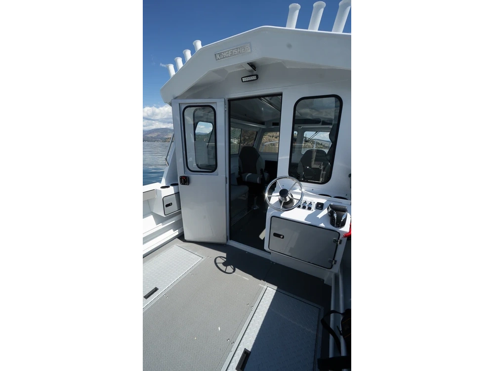 2026 Kingfisher 2325 Coastal Express 2325 Coastal Express alt