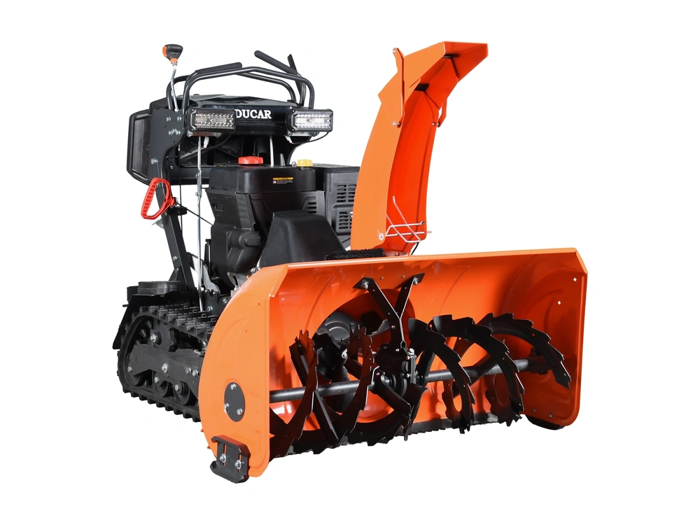 Ducar Souffleuse à neige 42″, 420 cm³, chenilles, opérateur debout, démarrage électrique 12V, phare DEL (Disponible le 28 juillet 2026) Souffleuse à neige 42″, 420 cm³, chenilles, opérateur debout, démarrage électrique 12V, phare DEL (Disponible le 28 juillet 2026) 2026 alt