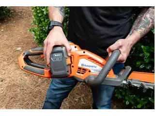 2026 Husqvarna Hedge Master 320iHD60 with battery and charger