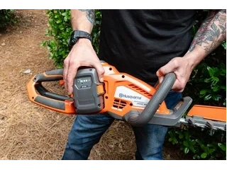 2026 Husqvarna Hedge Master 320iHD60 with battery and charger Hedge Master 320iHD60 with battery and charger alt