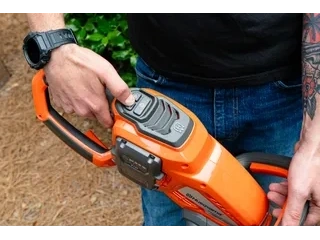 2026 Husqvarna Hedge Master 320iHD60 with battery and charger Hedge Master 320iHD60 with battery and charger alt