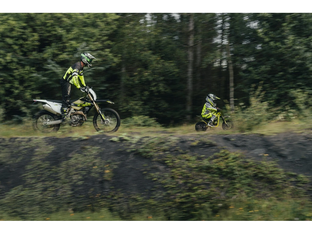 Triumph TXP TXP-12 2026 alt