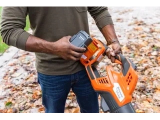 2026 Husqvarna Leaf Blaster 350iB with battery and charger Leaf Blaster 350iB with battery and charger alt