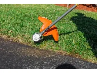 2026 Husqvarna Husqvarna Weed Eater® 320iL (Battery & Charger Included)