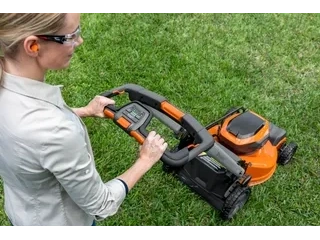 Husqvarna Lawn Xpert LE-322 sans batterie et chargeur Lawn Xpert LE-322 sans batterie et chargeur 2026 alt