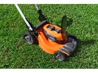 2026 Husqvarna Lawn Xpert™ LE322R