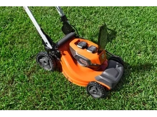 Husqvarna Lawn Xpert LE-322 sans batterie et chargeur Lawn Xpert LE-322 sans batterie et chargeur 2026 alt
