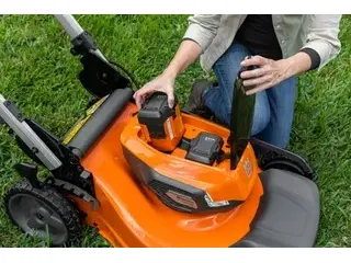 Husqvarna Lawn Xpert LE-322 sans batterie et chargeur 2026