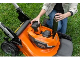 Husqvarna Lawn Xpert LE-322 sans batterie et chargeur Lawn Xpert LE-322 sans batterie et chargeur 2026 alt