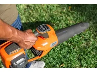 2026 Husqvarna Leaf Blaster 350iB with battery and charger