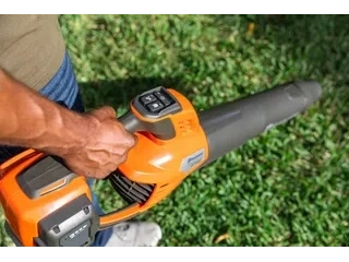 2026 Husqvarna Leaf Blaster 350iB with battery and charger Leaf Blaster 350iB with battery and charger alt