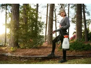 2026 Husqvarna 2 Gallon Battery Handheld Sprayer