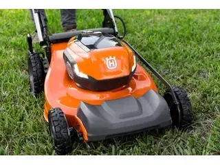 Husqvarna Lawn Xpert LE-322 sans batterie et chargeur 2026