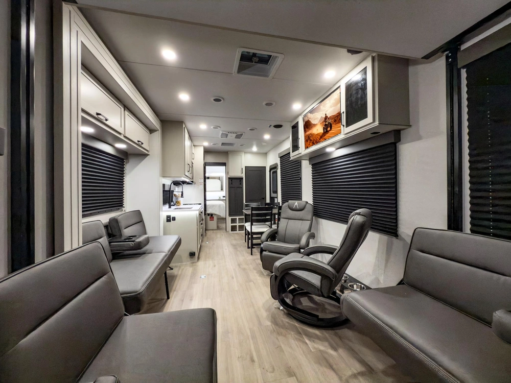 Grand Design Momentum G-Class TT Momentum G-Class TT 30G 2026 alt