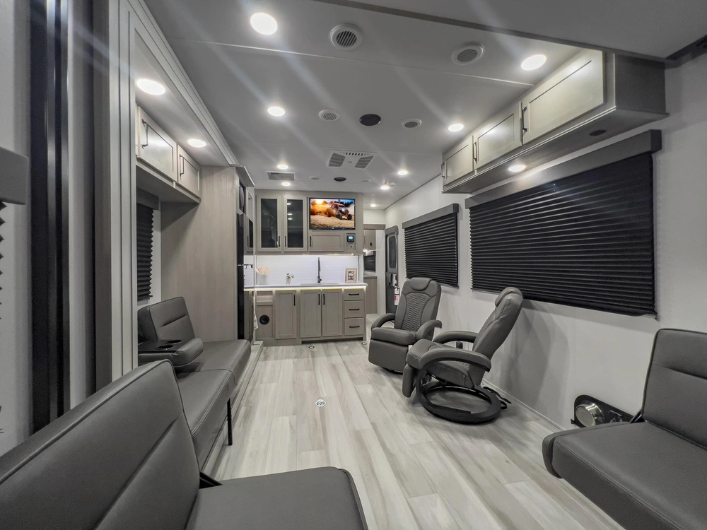 Grand Design Momentum G-Class TT Momentum G-Class TT 28G 2026 alt