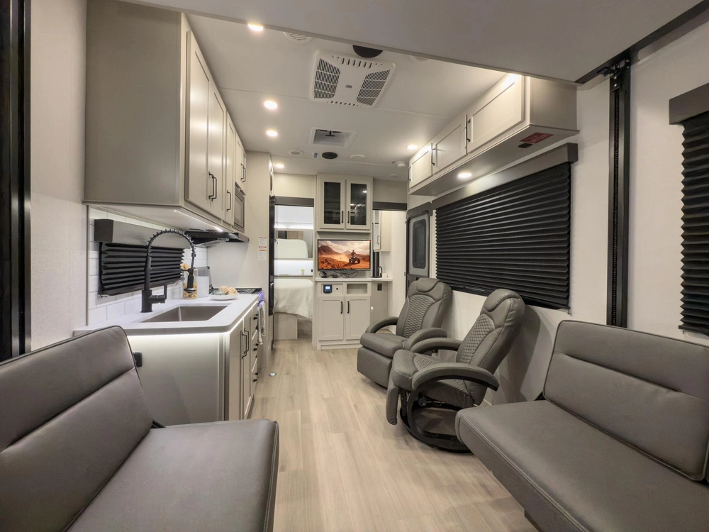 Grand Design Momentum G-Class TT Momentum G-Class TT 21G 2026 alt