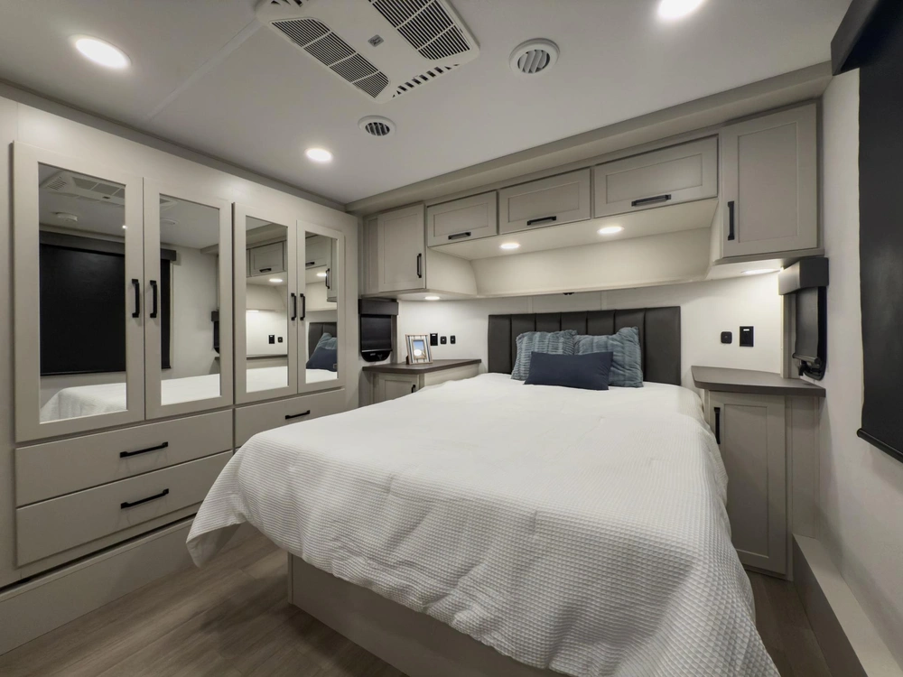 Grand Design Momentum Momentum 344M 2026 alt