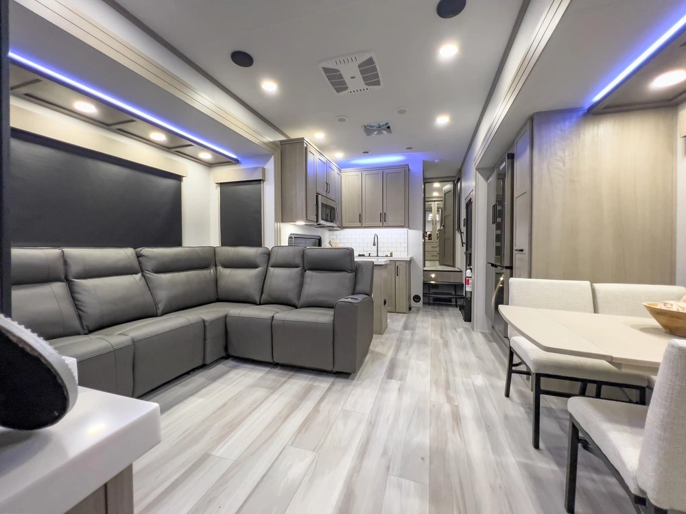 Grand Design Momentum Momentum 414M 2026 alt