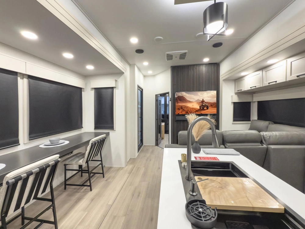 Grand Design Momentum Momentum 399M 2026 alt