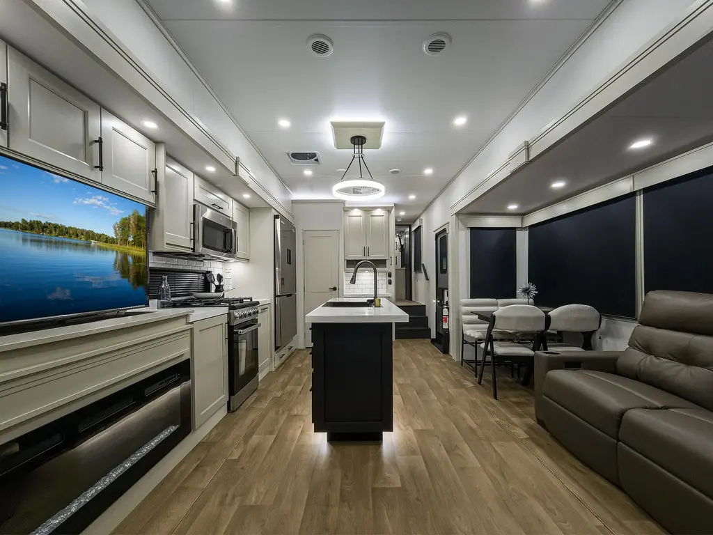 Grand Design Solitude 370DV 2026