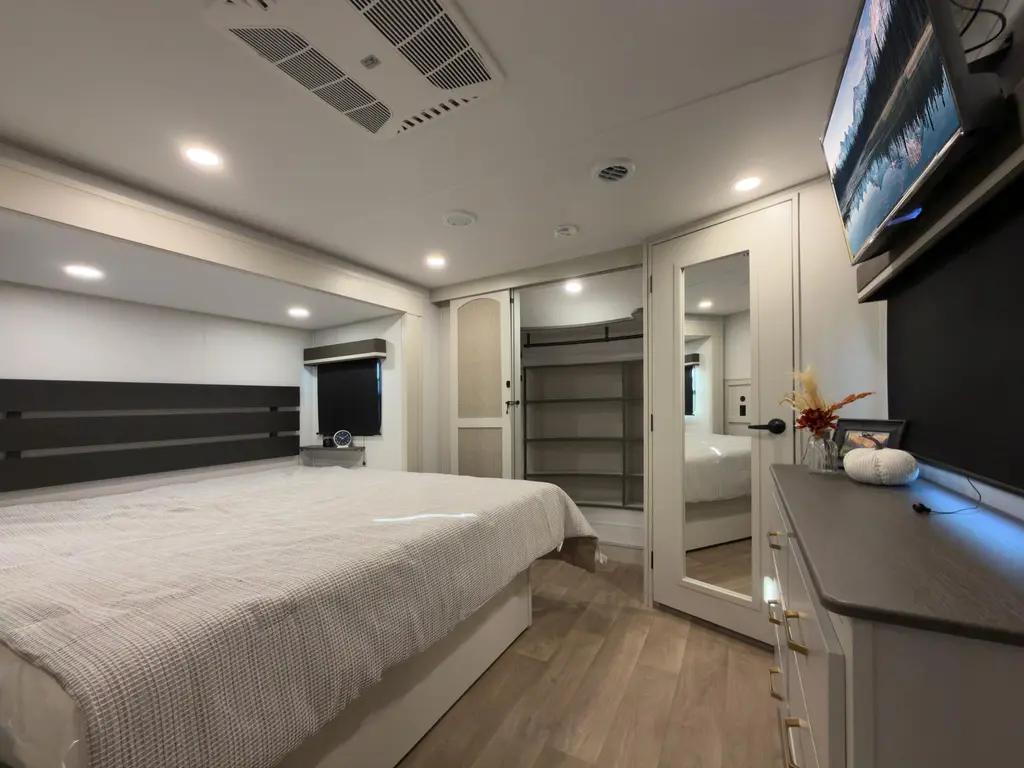 Grand Design Influence 3904BH 2026