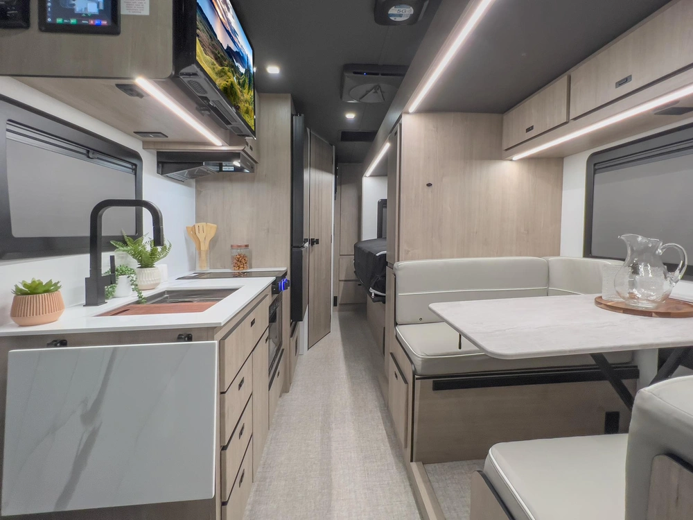 2026 Grand Design Lineage Series M Lineage Series M 25FW alt