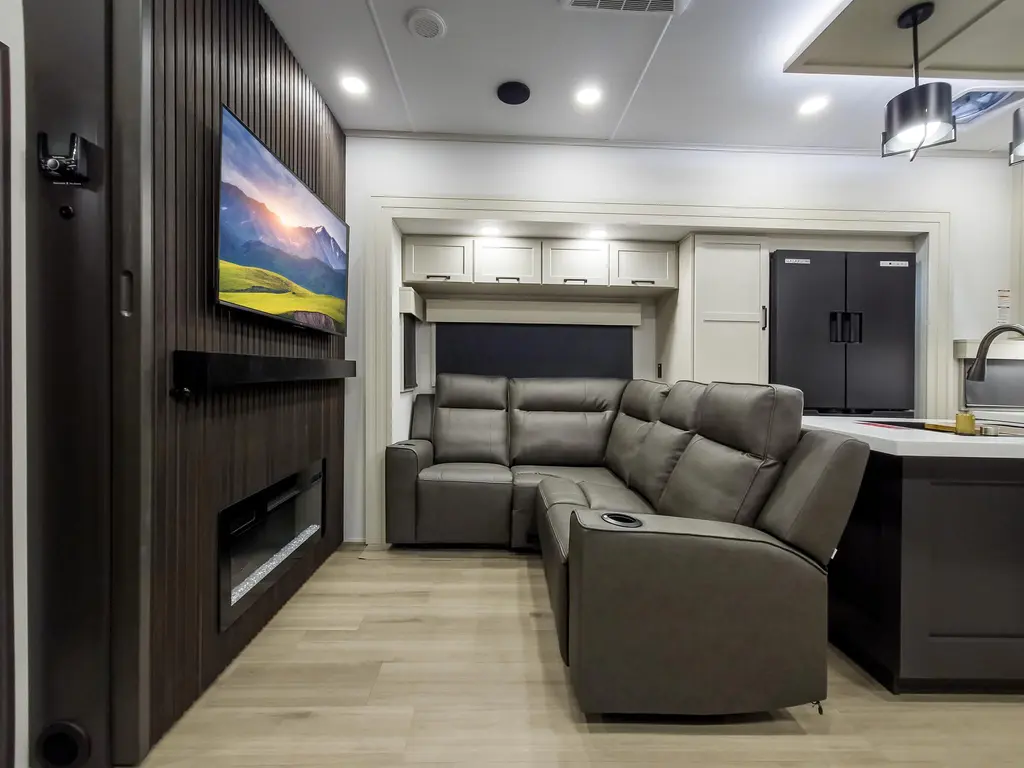 Grand Design Momentum 396DB 2026