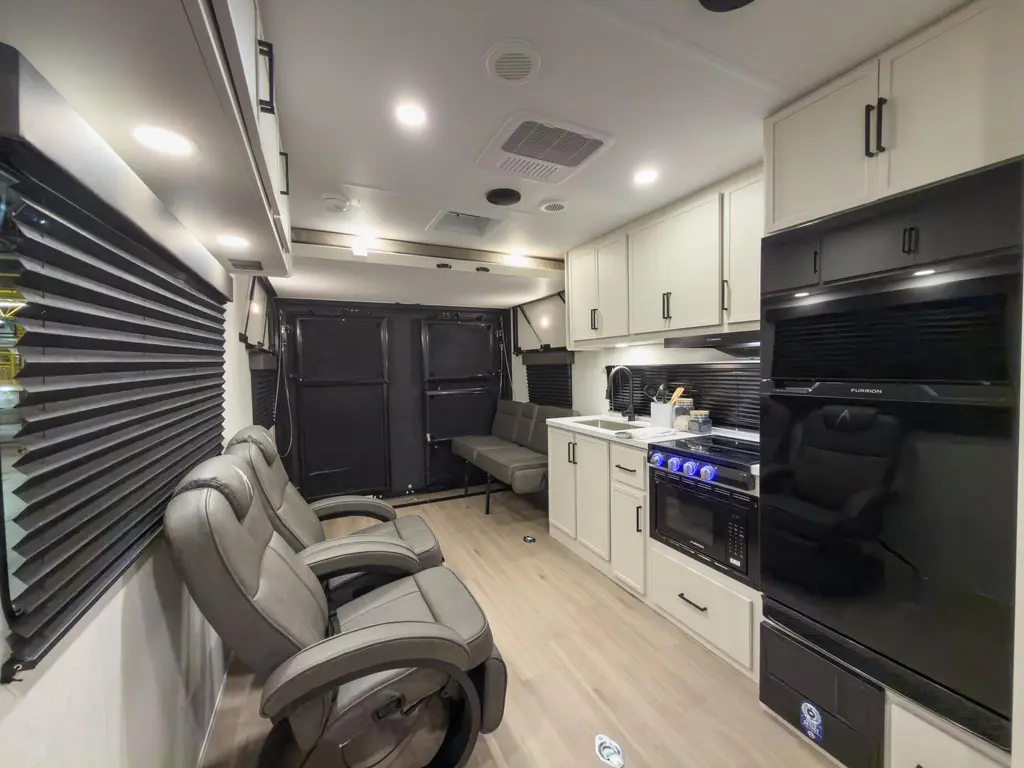 Grand Design Momentum MAV 22MAV 2026
