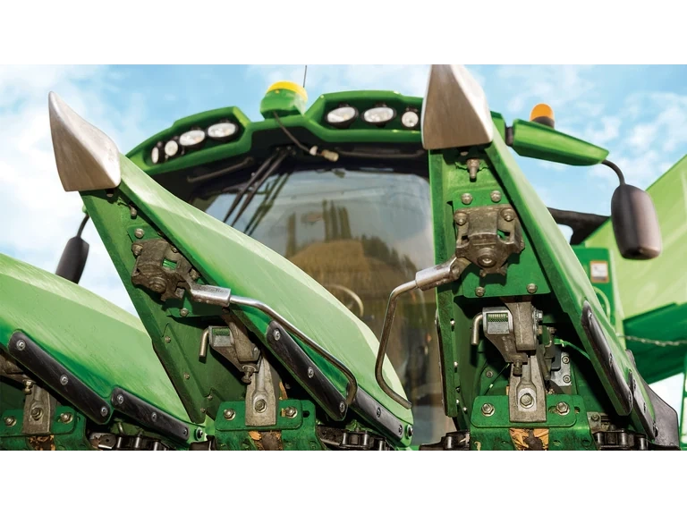 John Deere AutoTrac™ RowSense™ AutoTrac™ RowSense™ (offert Pour les moissonneuses-batteuses, les pulvérisateurs et les tracteurs) AutoTrac™ RowSense™ 2026 alt