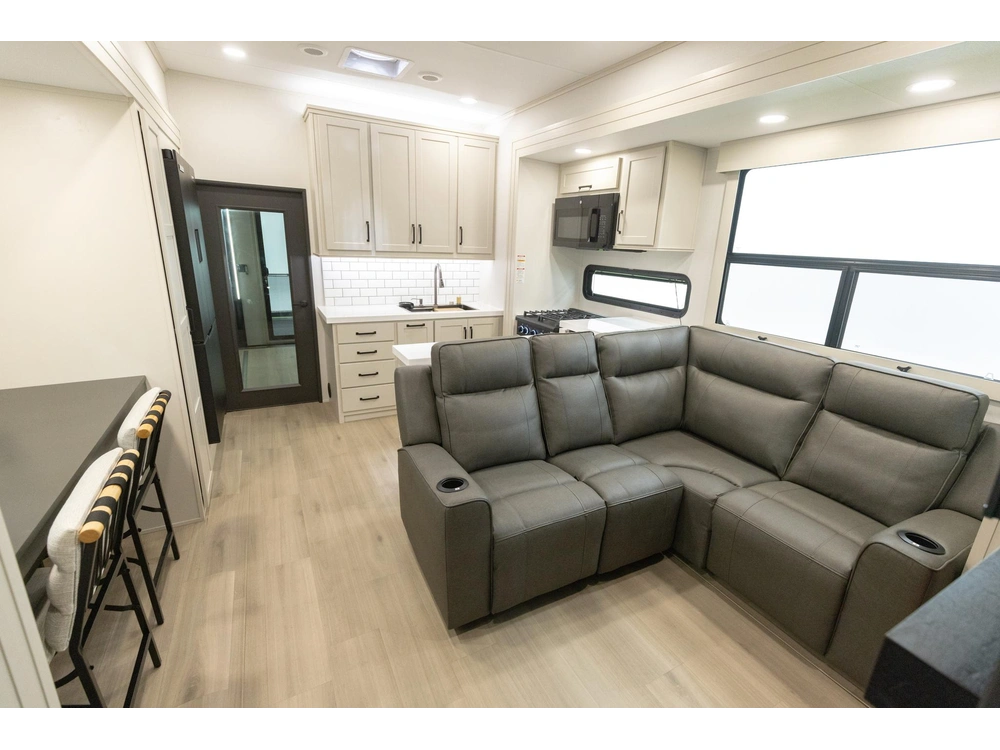 Grand Design Momentum Momentum 344M 2026 alt