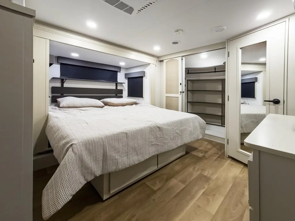 Grand Design Solitude 370DV 2026