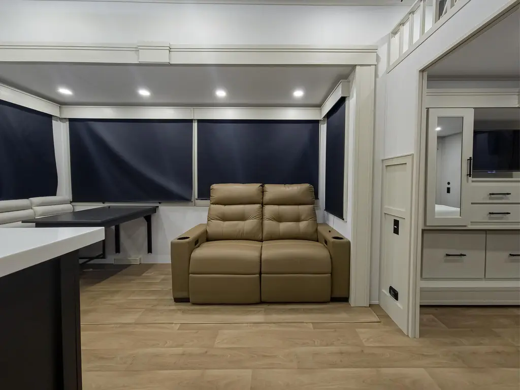 Grand Design Solitude 391DL 2026