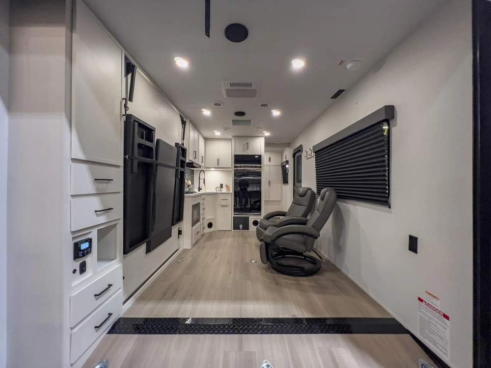 Grand Design Momentum MAV Momentum MAV 17MAV 2026 alt