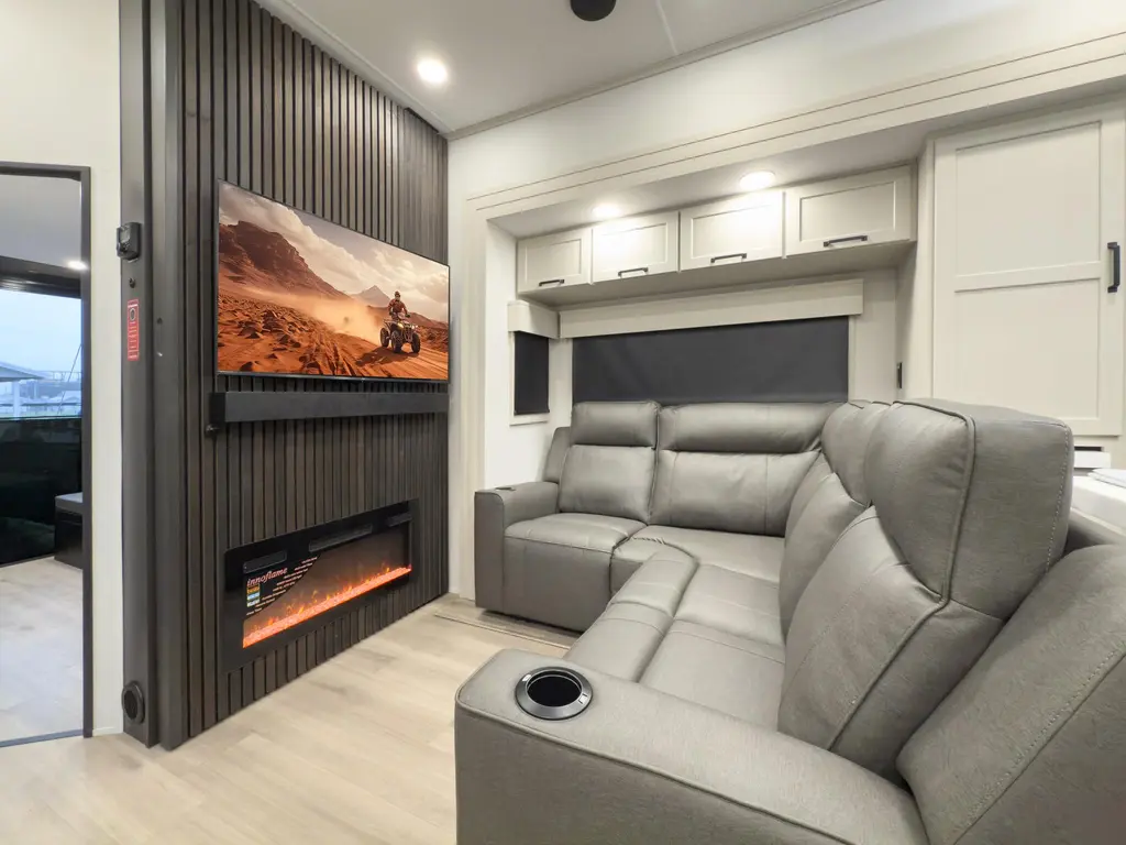 Grand Design Momentum 399M 2026