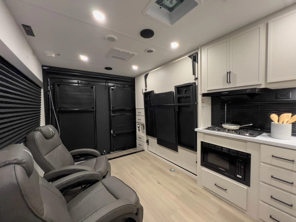 Grand Design Momentum MAV Momentum MAV 17MAV 2026 alt