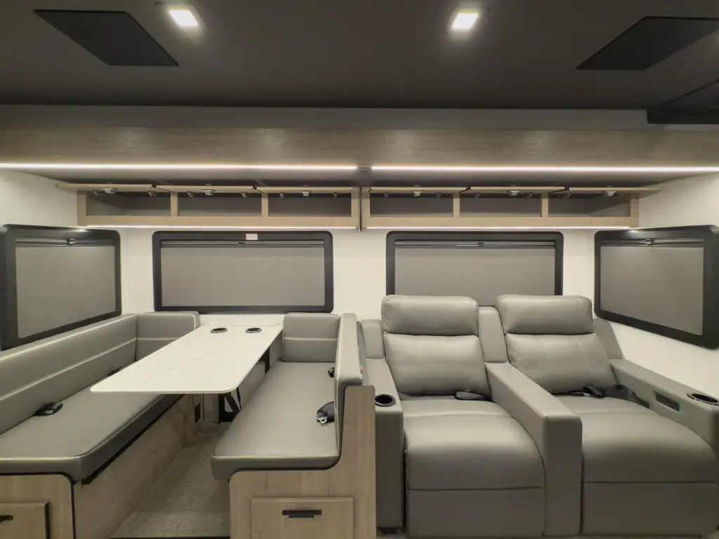 Grand Design Lineage Series F 31ZW 2026