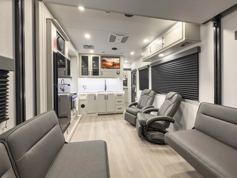 Grand Design Momentum G-Class TT Momentum G-Class TT 25G 2026 alt