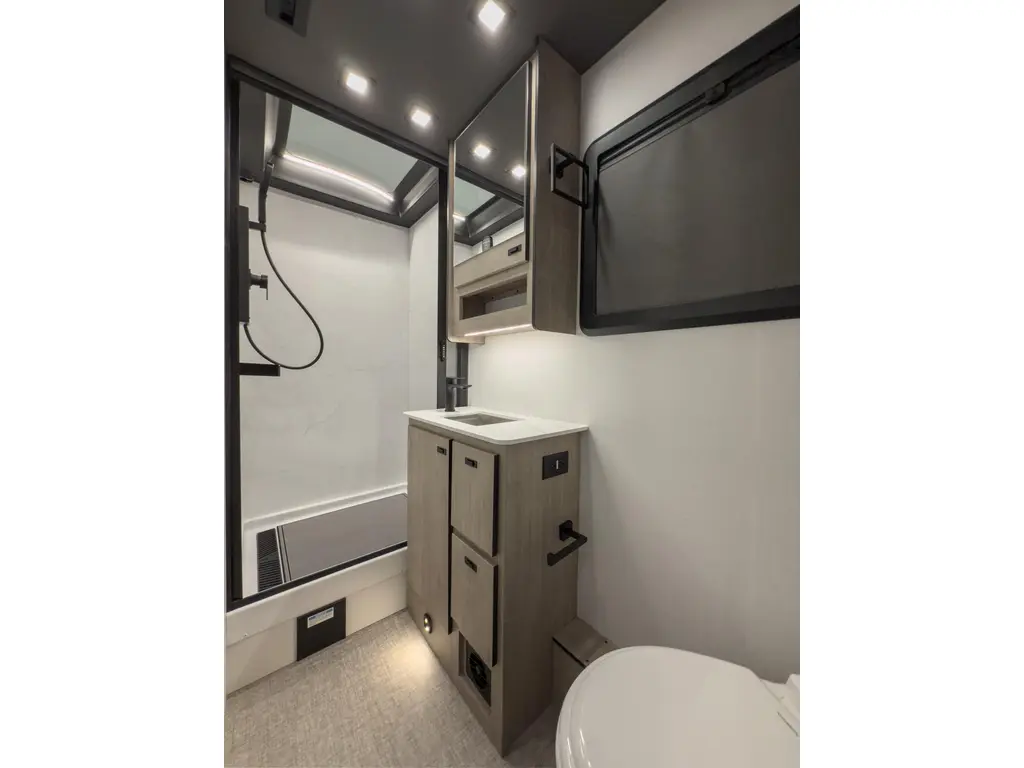 Grand Design Lineage Series F 31ZW 2026