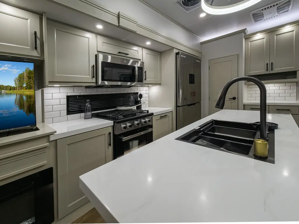 Grand Design Solitude 370DV 2026