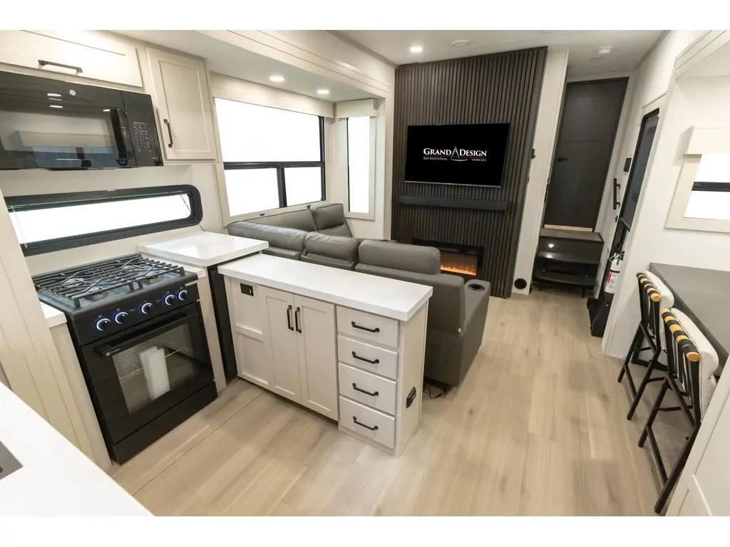 Grand Design Momentum 344M 2026