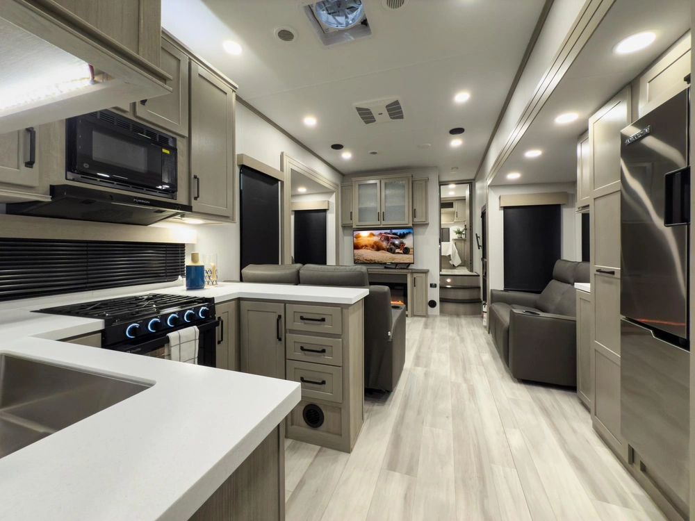Grand Design Momentum G-Class FW Momentum G-Class FW 415G 2026 alt