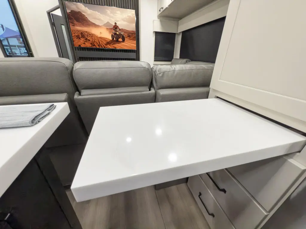 Grand Design Momentum 399M 2026