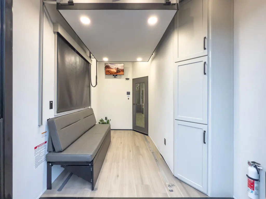 Grand Design Momentum 399M 2026