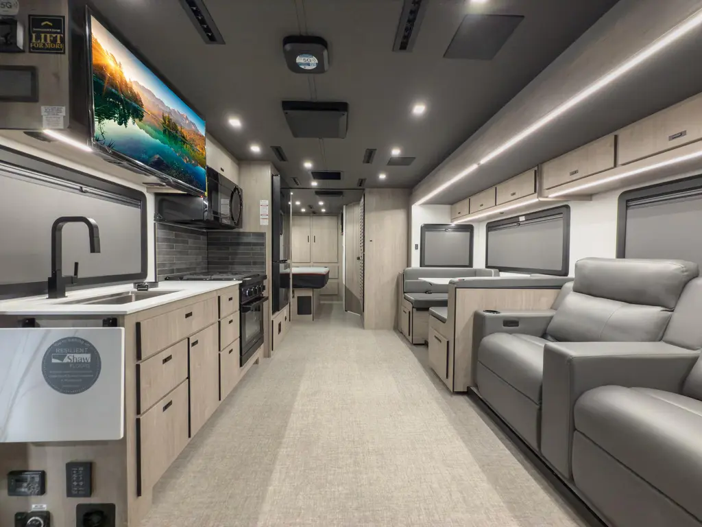 Grand Design Lineage Series F 31ZW 2026