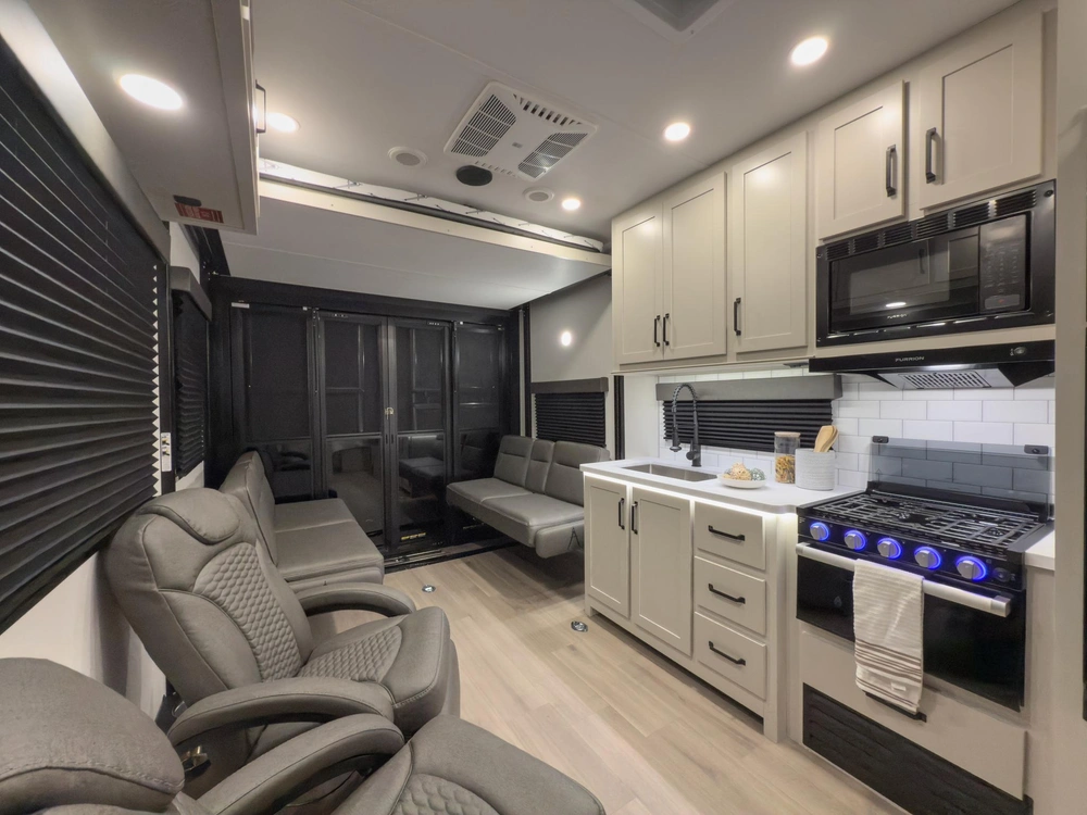 2026 Grand Design Momentum G-Class TT Momentum G-Class TT 21G alt