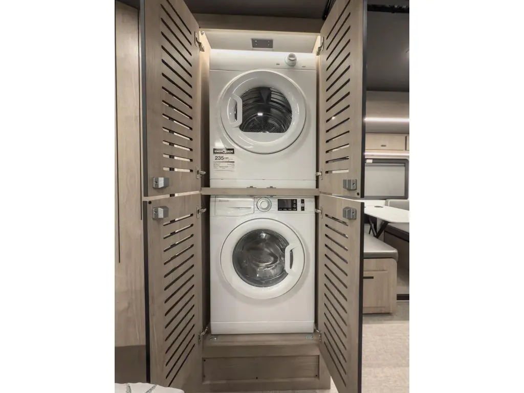 Grand Design Lineage Series F 31ZW 2026