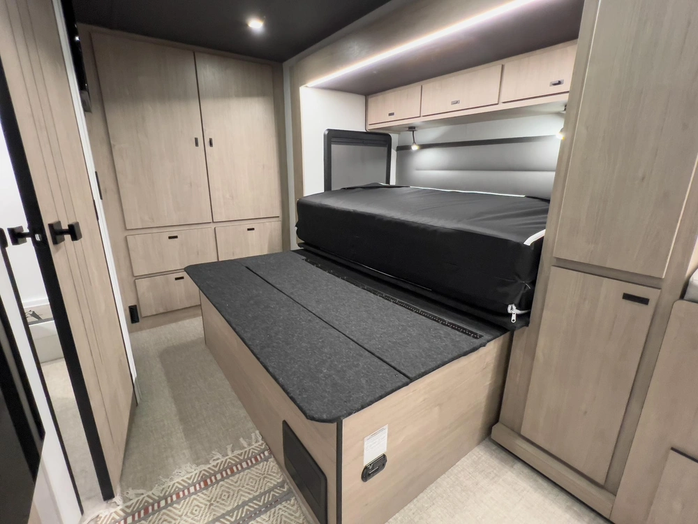 Grand Design Lineage Series M Lineage Series M 25FW 2026 alt