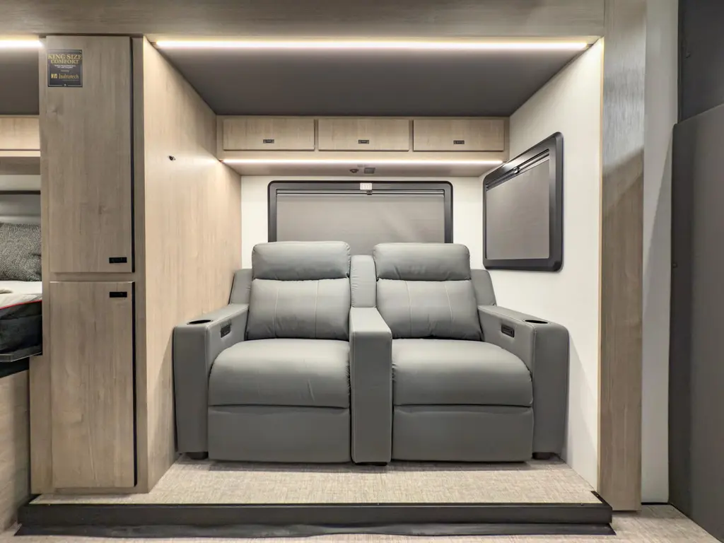 2026 Grand Design Lineage Series M 25FW