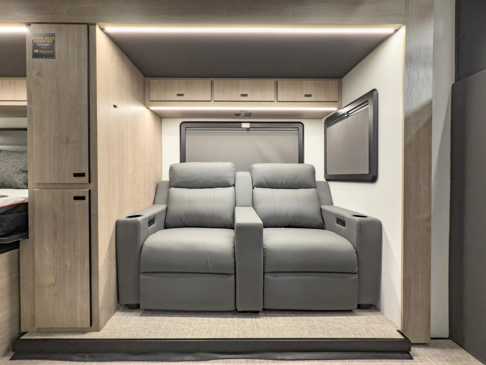 Grand Design Lineage Series M Lineage Series M 25FW 2026 alt